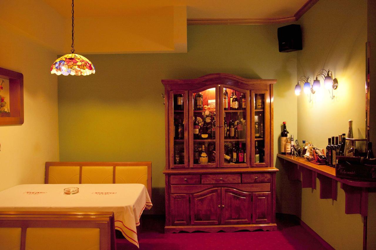 Taxi Bar Motel Bosanska Gradiska Esterno foto